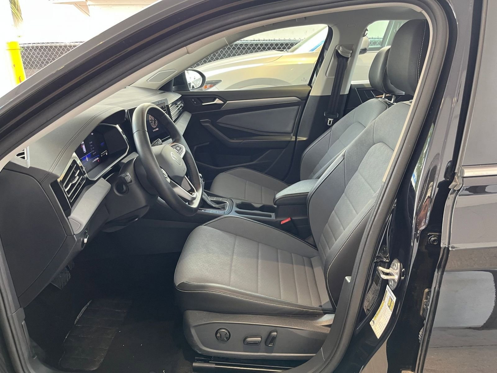 Thumbnail: 2025 Volkswagen Jetta - 27