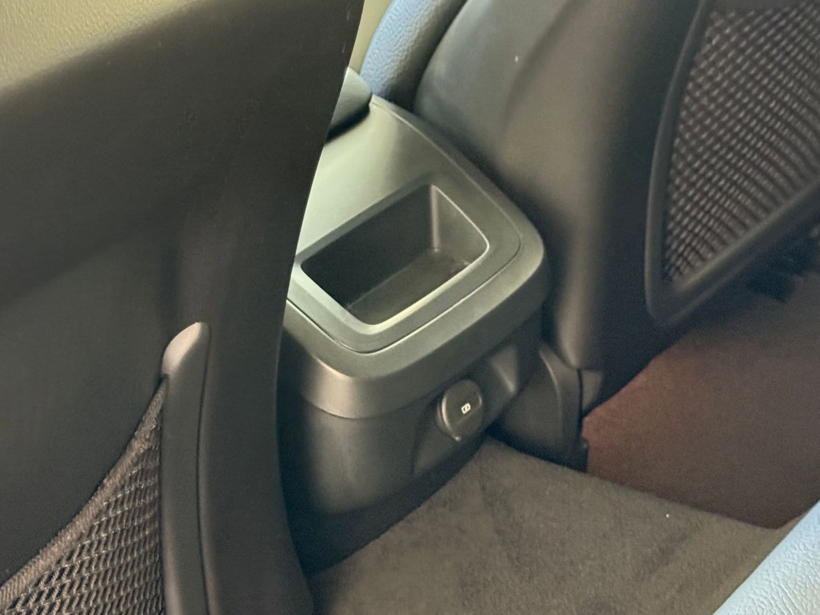 Thumbnail: 2025 Volvo S60 - 24