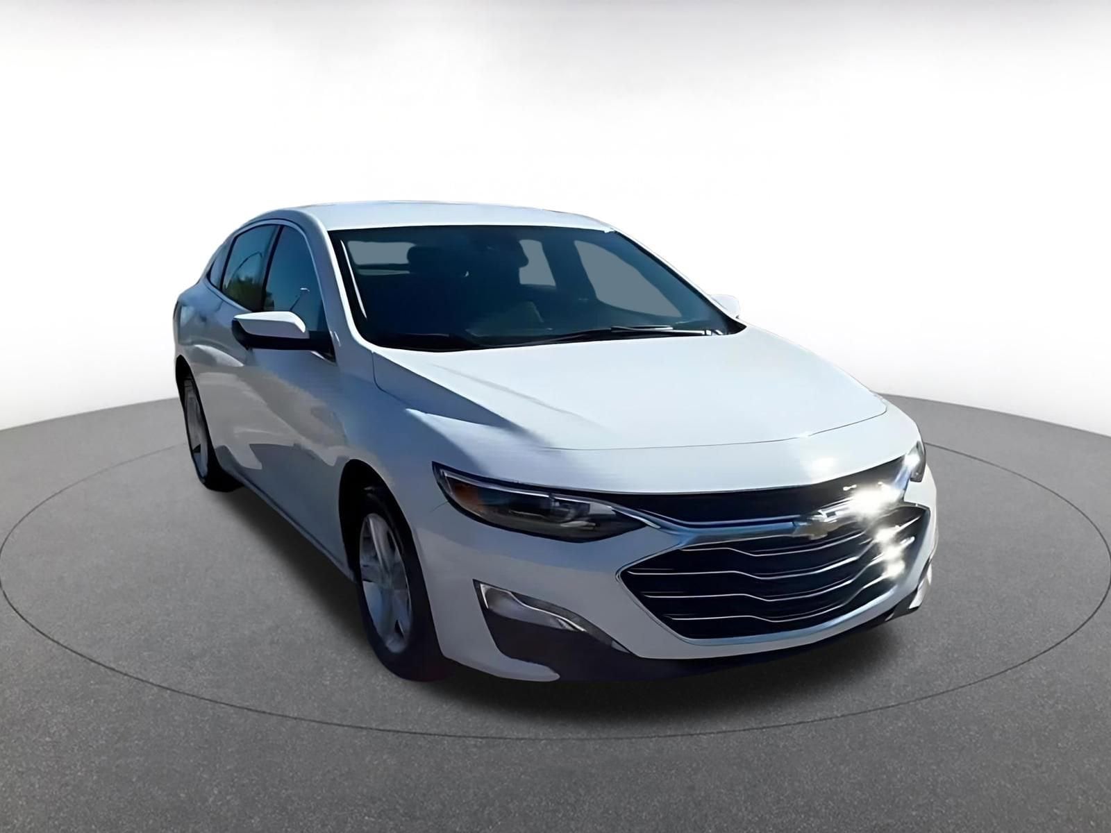 Thumbnail: 2024 Chevrolet Malibu - 3