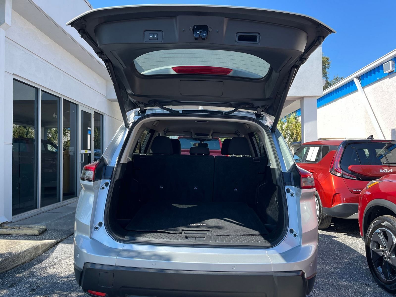 Thumbnail: 2025 Nissan Rogue - 32