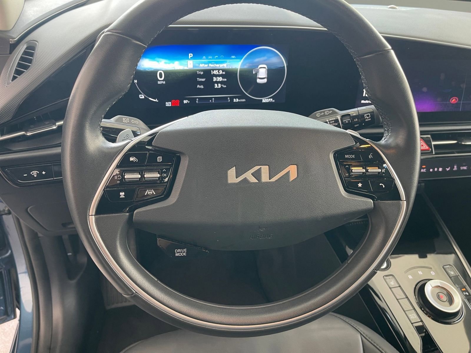 Thumbnail: 2023 Kia Niro - 32