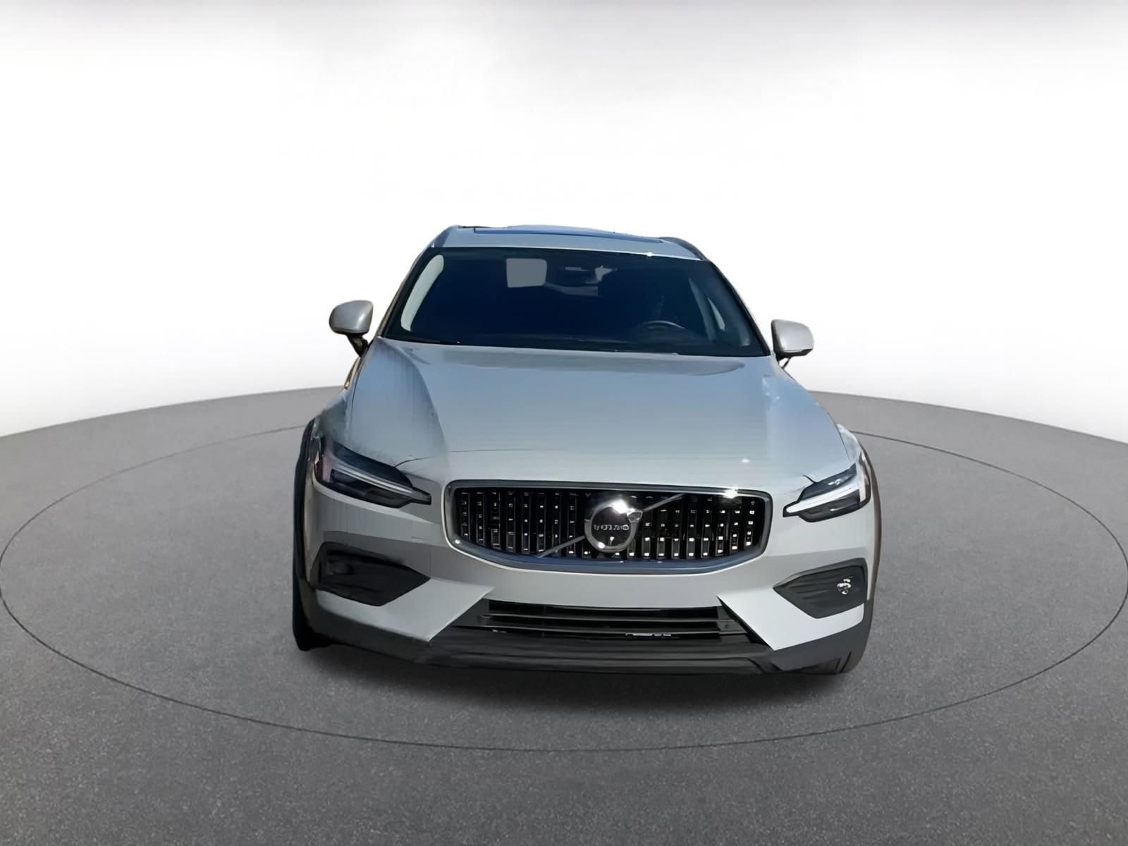 Thumbnail: 2025 Volvo S60 - 3