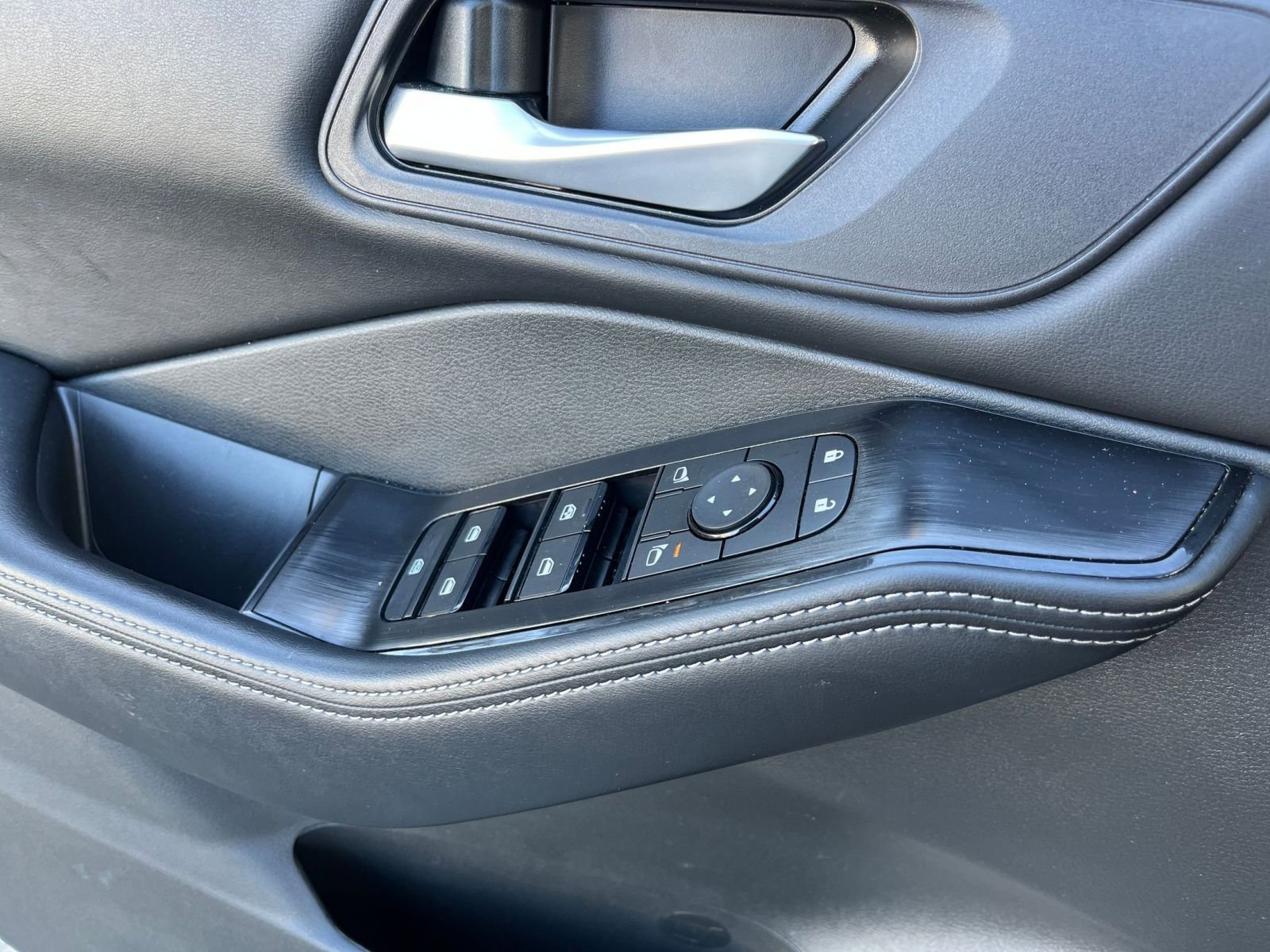 Thumbnail: 2025 Nissan Rogue - 18