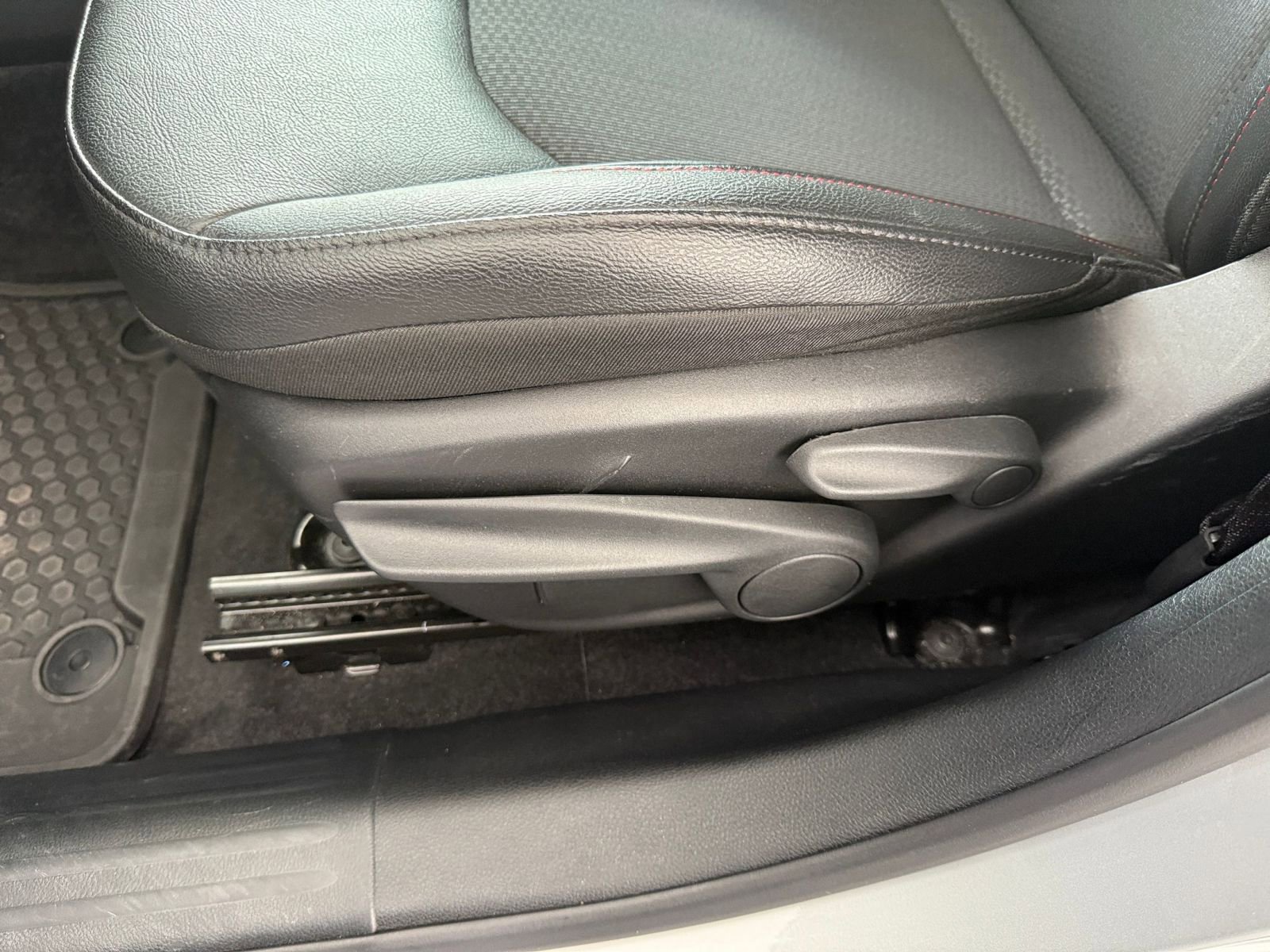 Thumbnail: 2025 Jeep Compass - 23