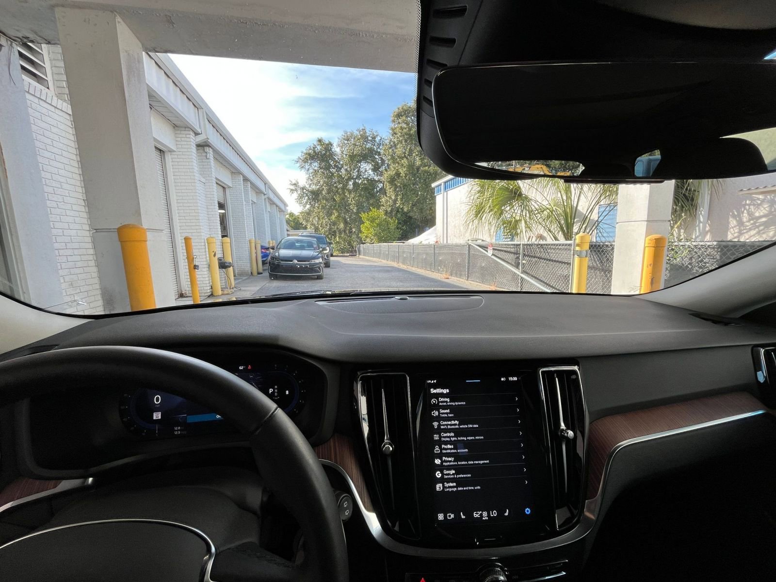 Thumbnail: 2025 Volvo S60 - 33