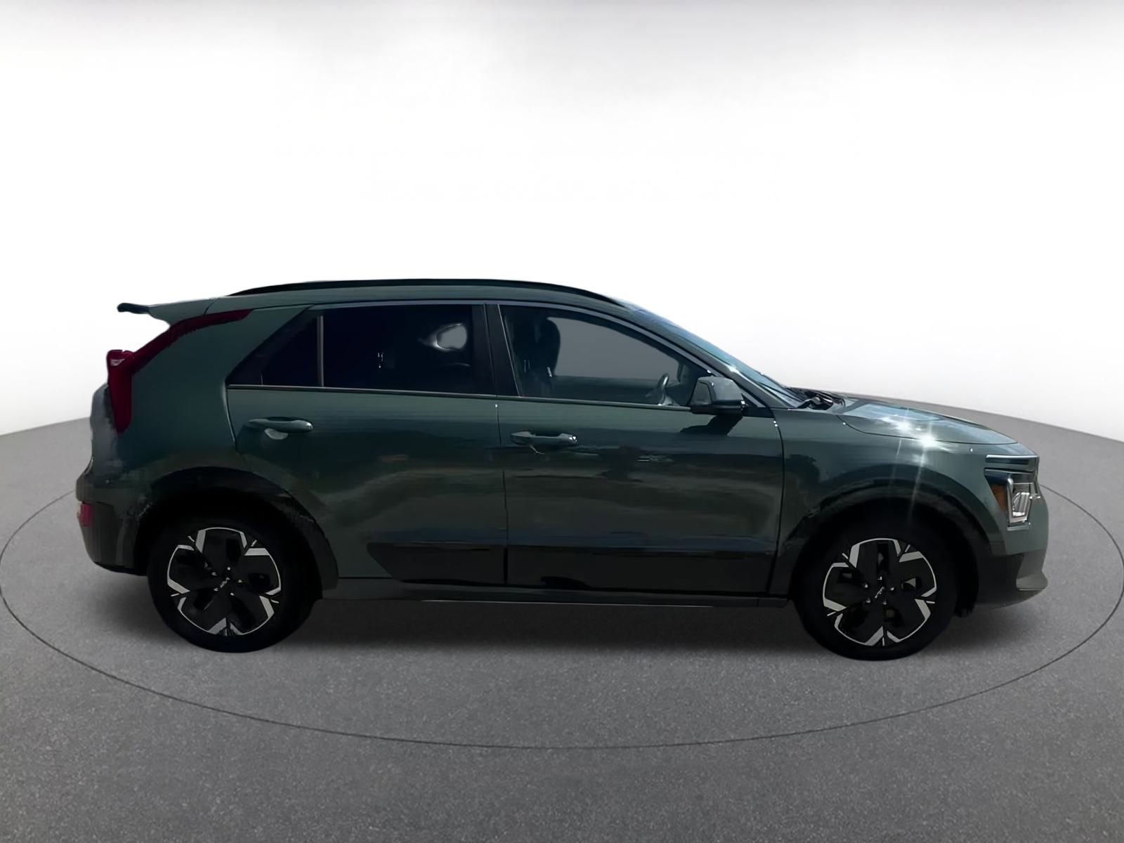 Thumbnail: 2023 Kia Niro - 16