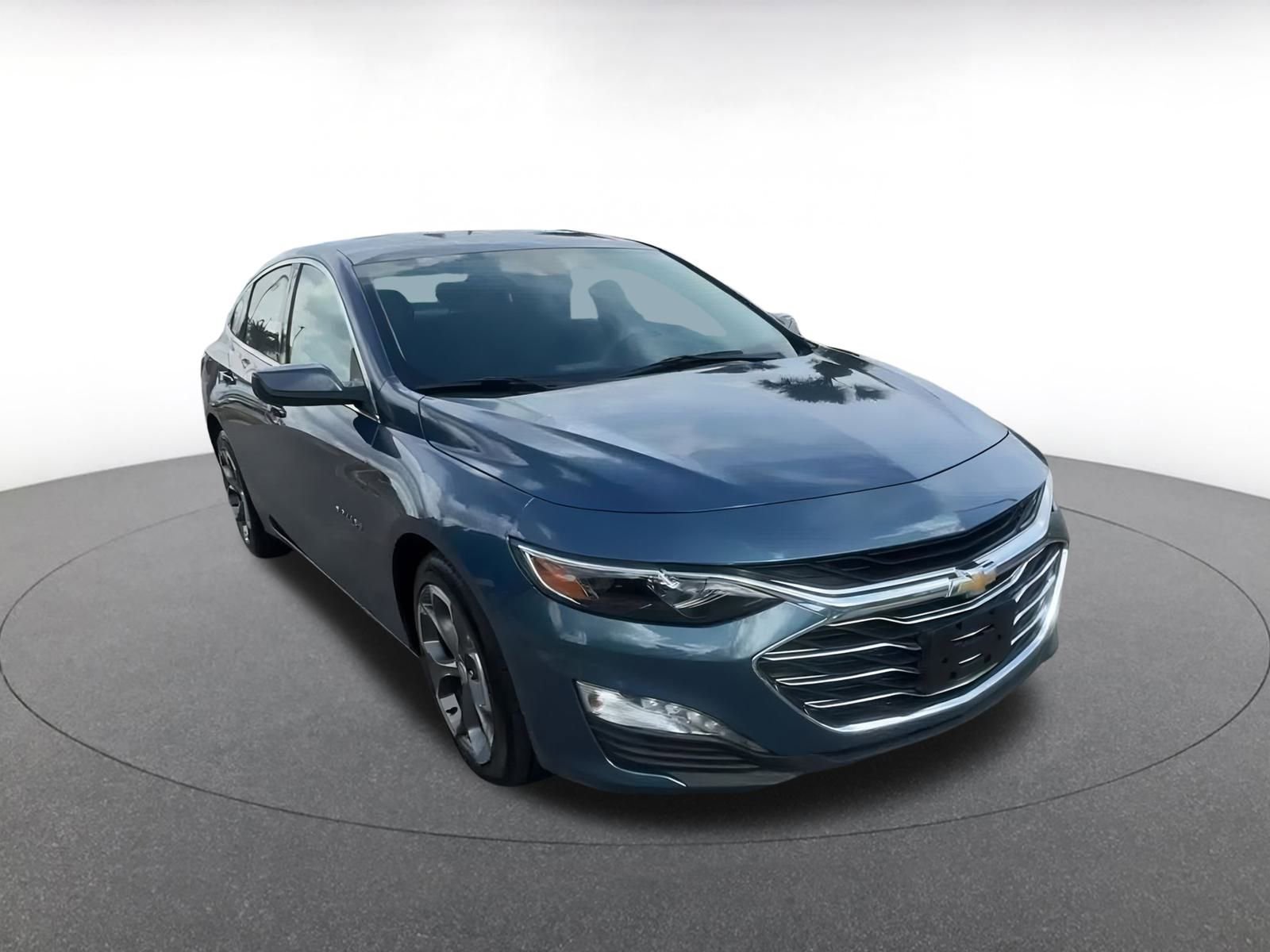 Thumbnail: 2024 Chevrolet Malibu - 3