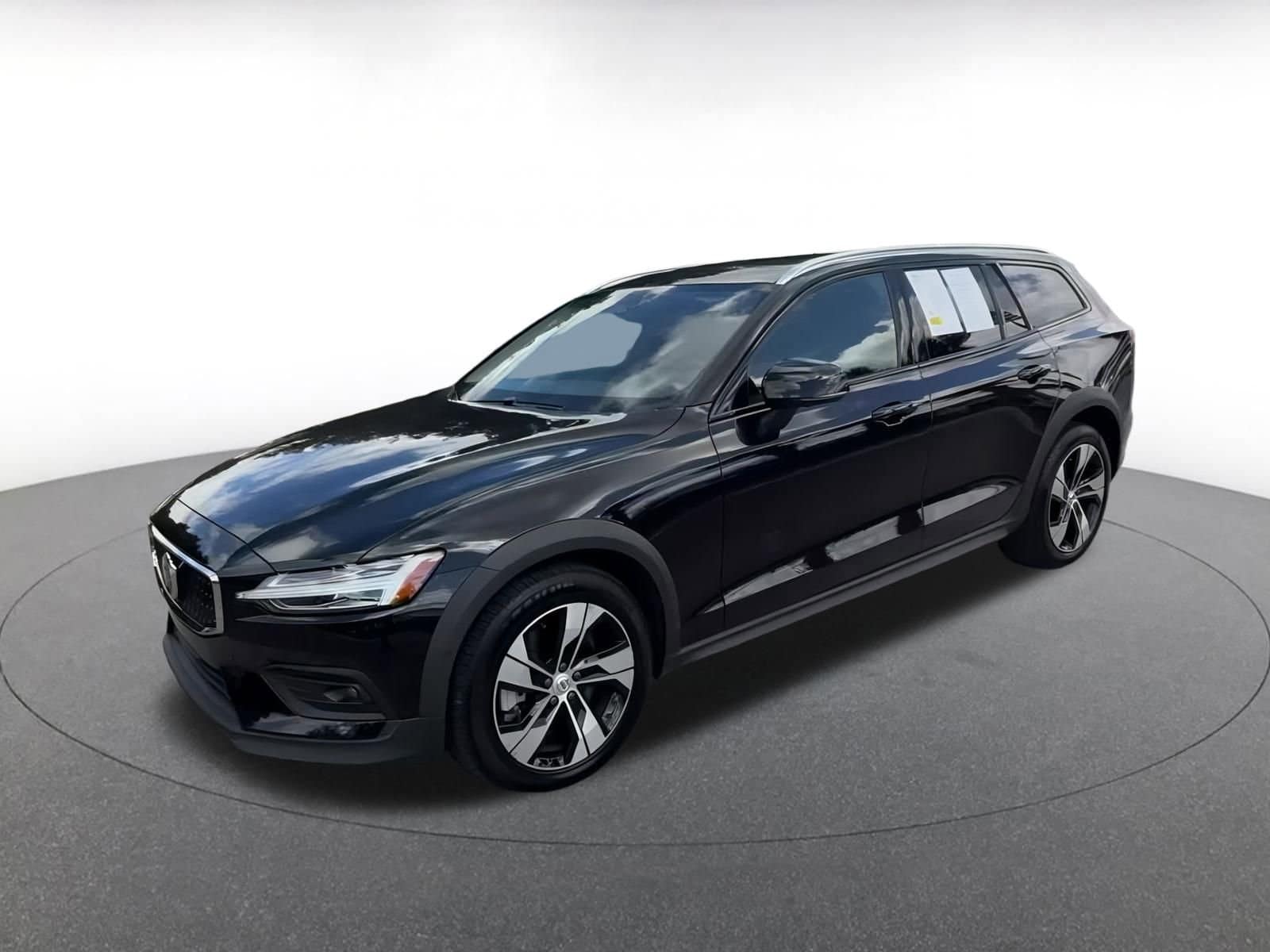 Thumbnail: 2025 Volvo S60 - 8