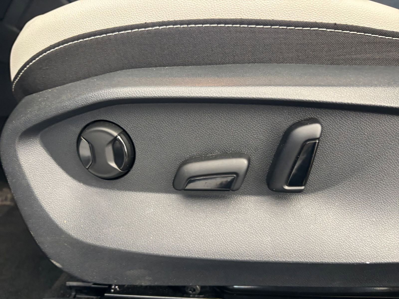 Thumbnail: 2025 Volkswagen Taos - 22