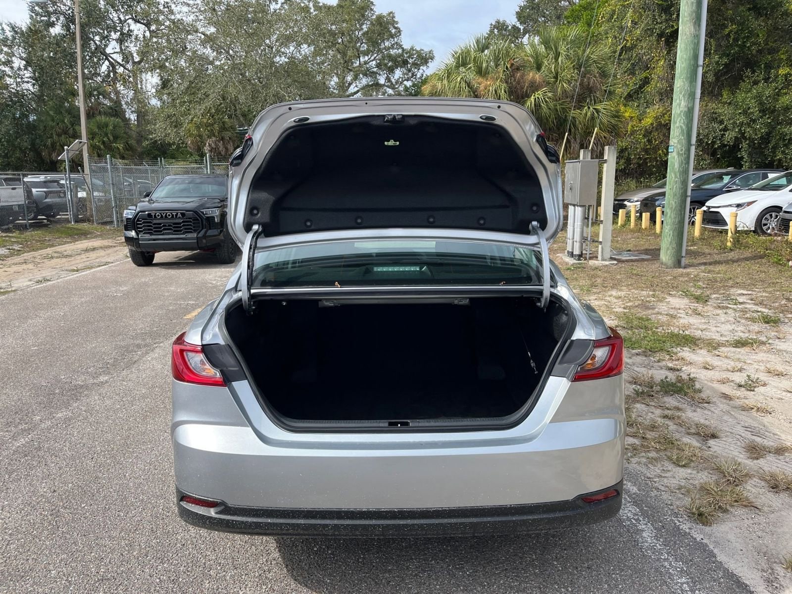 Thumbnail: 2025 Toyota Camry - 31