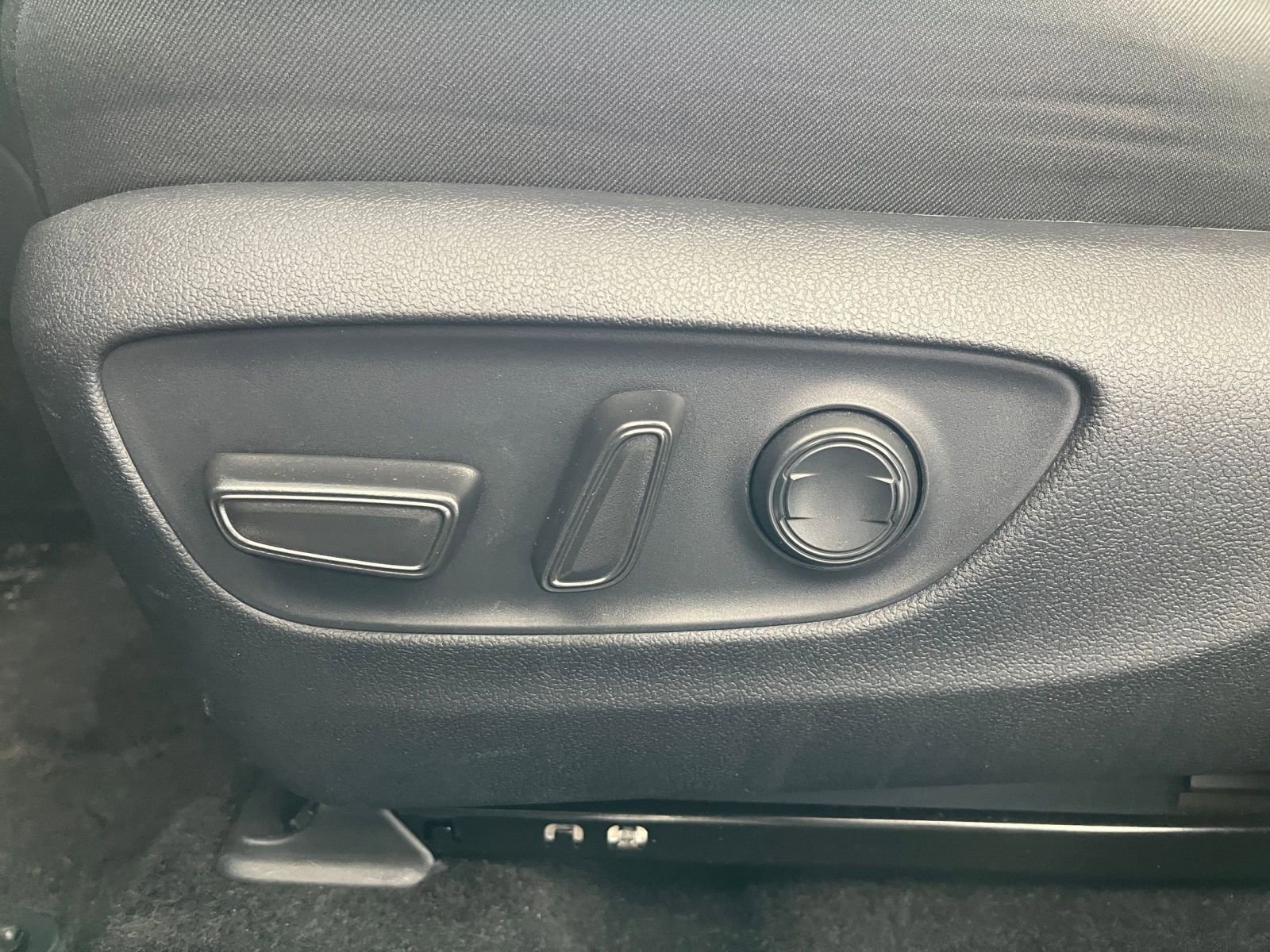 Thumbnail: 2025 Toyota RAV4 - 23