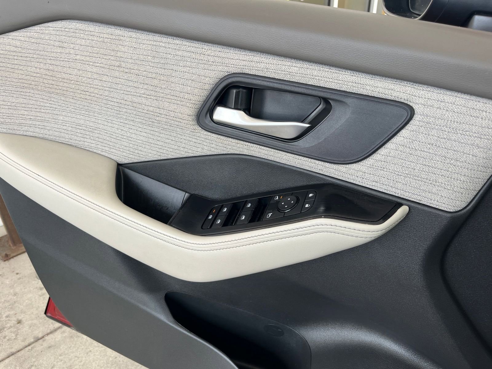 Thumbnail: 2023 Nissan Rogue - 20