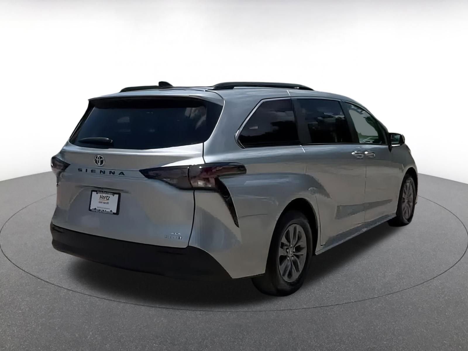 Thumbnail: 2024 Toyota Sienna - 12