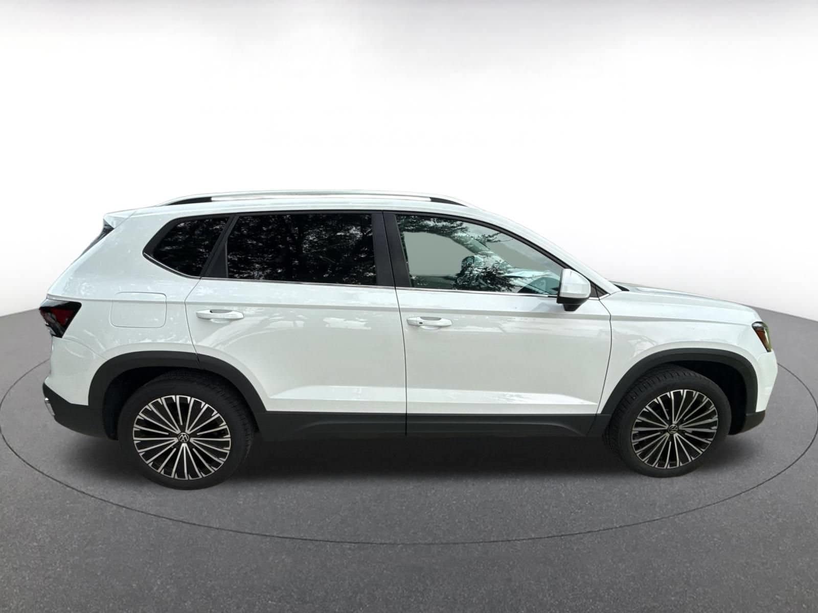Thumbnail: 2025 Volkswagen Taos - 8