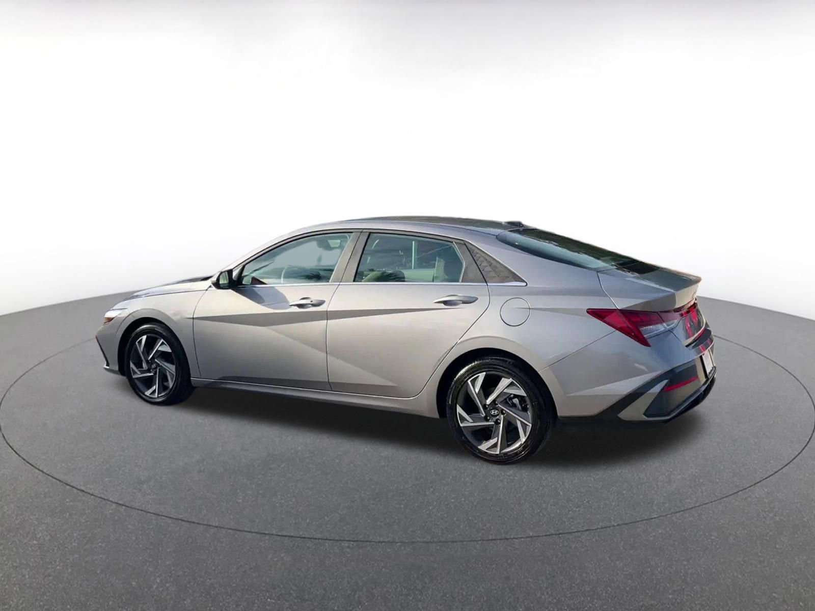 Thumbnail: 2025 Hyundai Elantra - 10