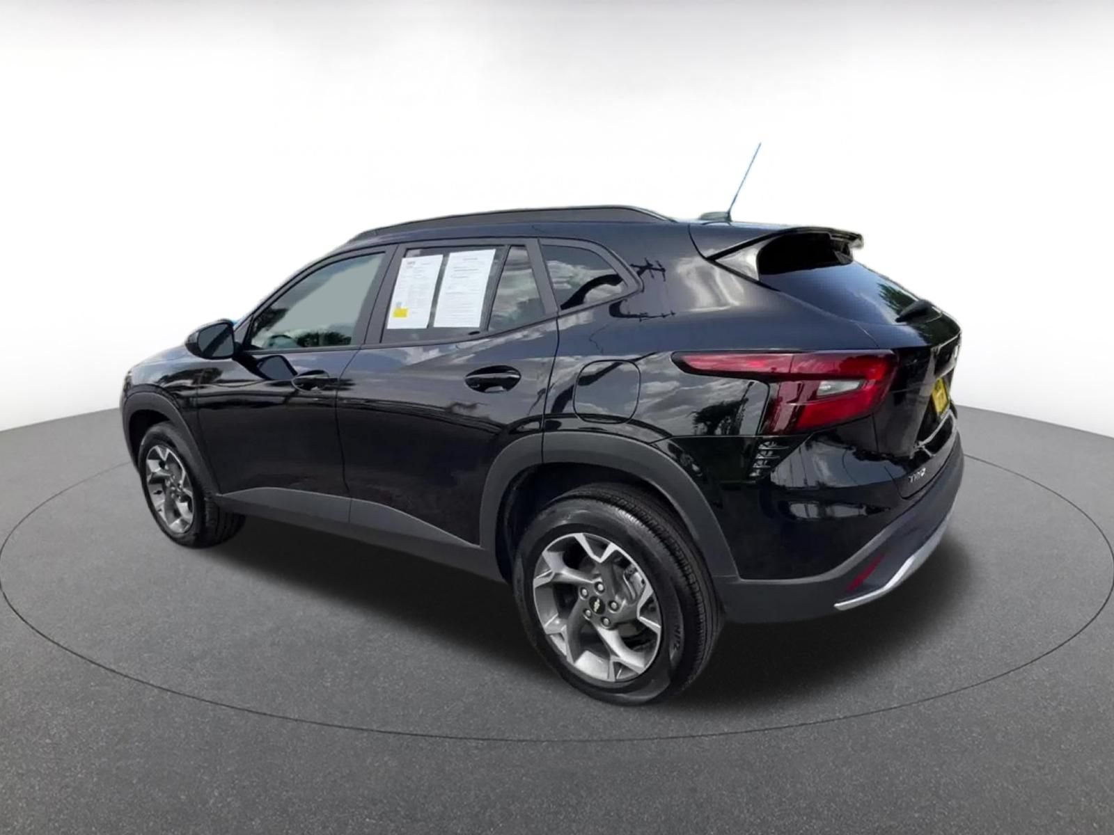 Thumbnail: 2025 Chevrolet Trax - 17