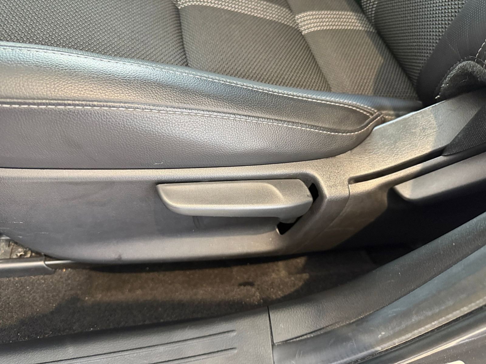 Thumbnail: 2025 Mazda CX-50 - 23