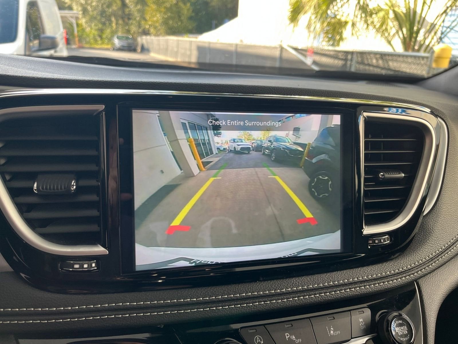 Thumbnail: 2025 Chrysler Pacifica - 17