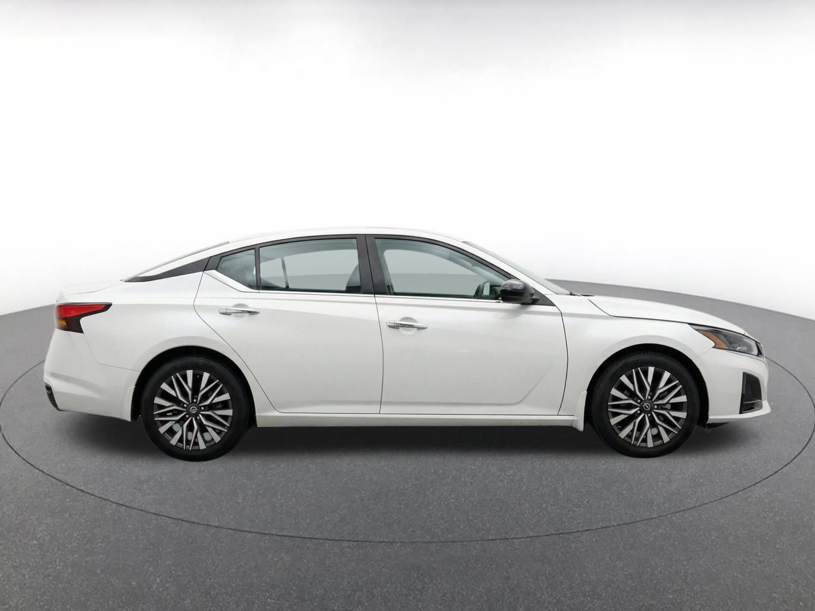 Thumbnail: 2025 Nissan Altima - 10
