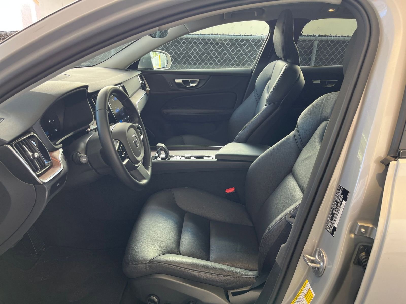 Thumbnail: 2025 Volvo S60 - 27