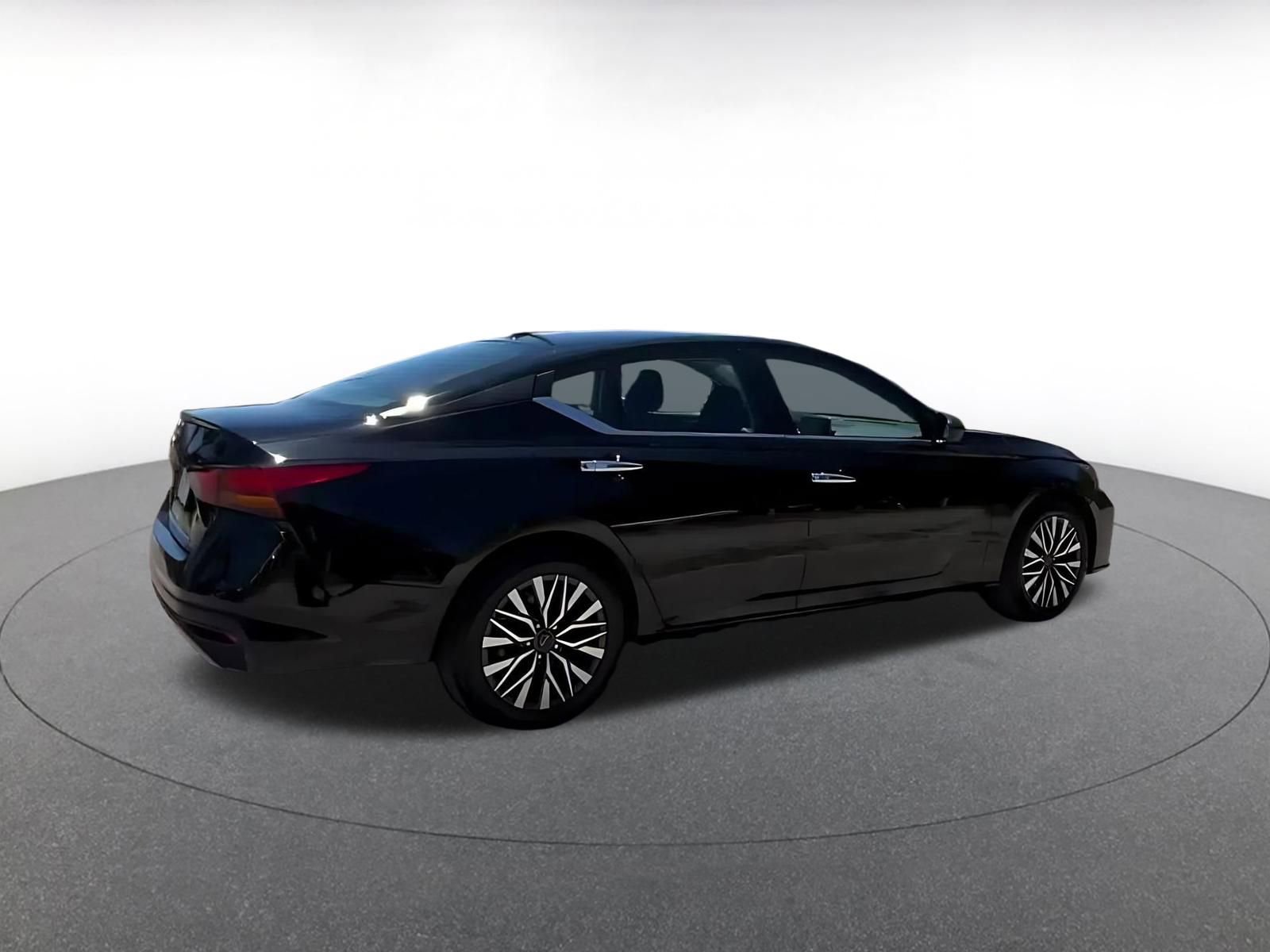 Thumbnail: 2025 Nissan Altima - 14