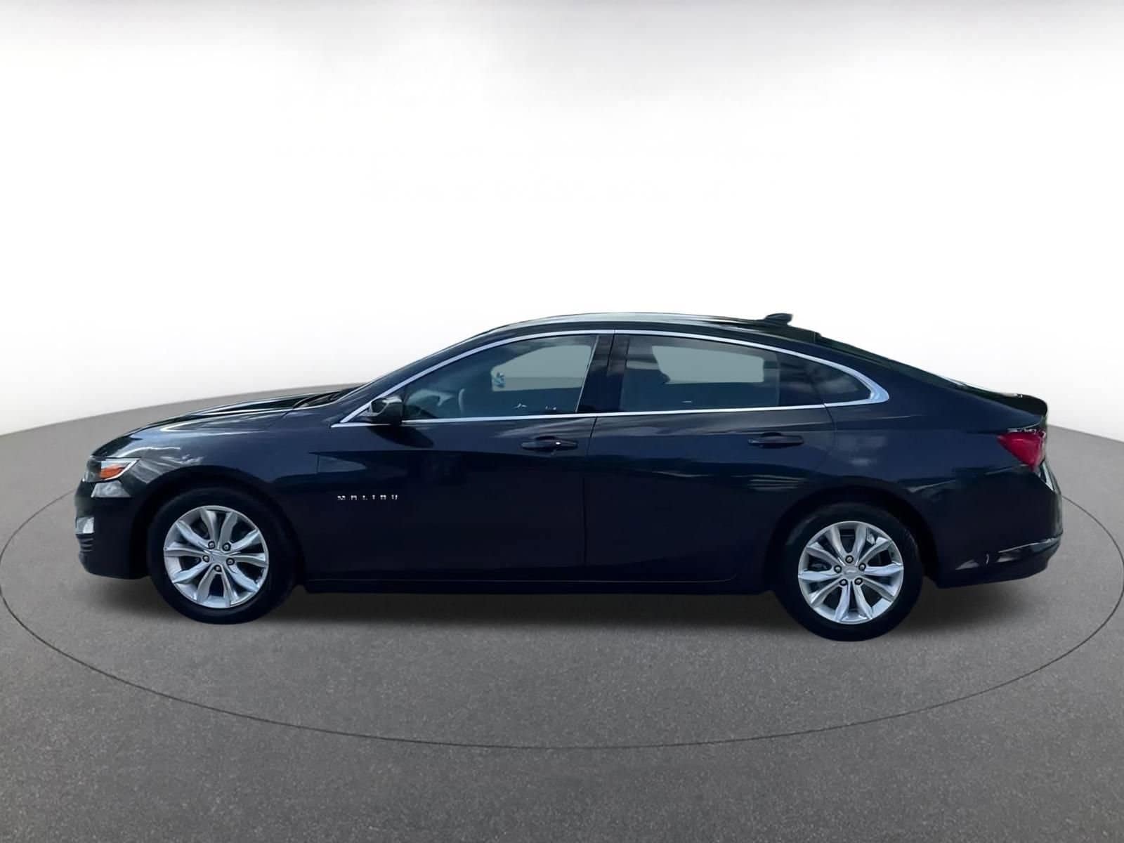 Thumbnail: 2023 Chevrolet Malibu - 8