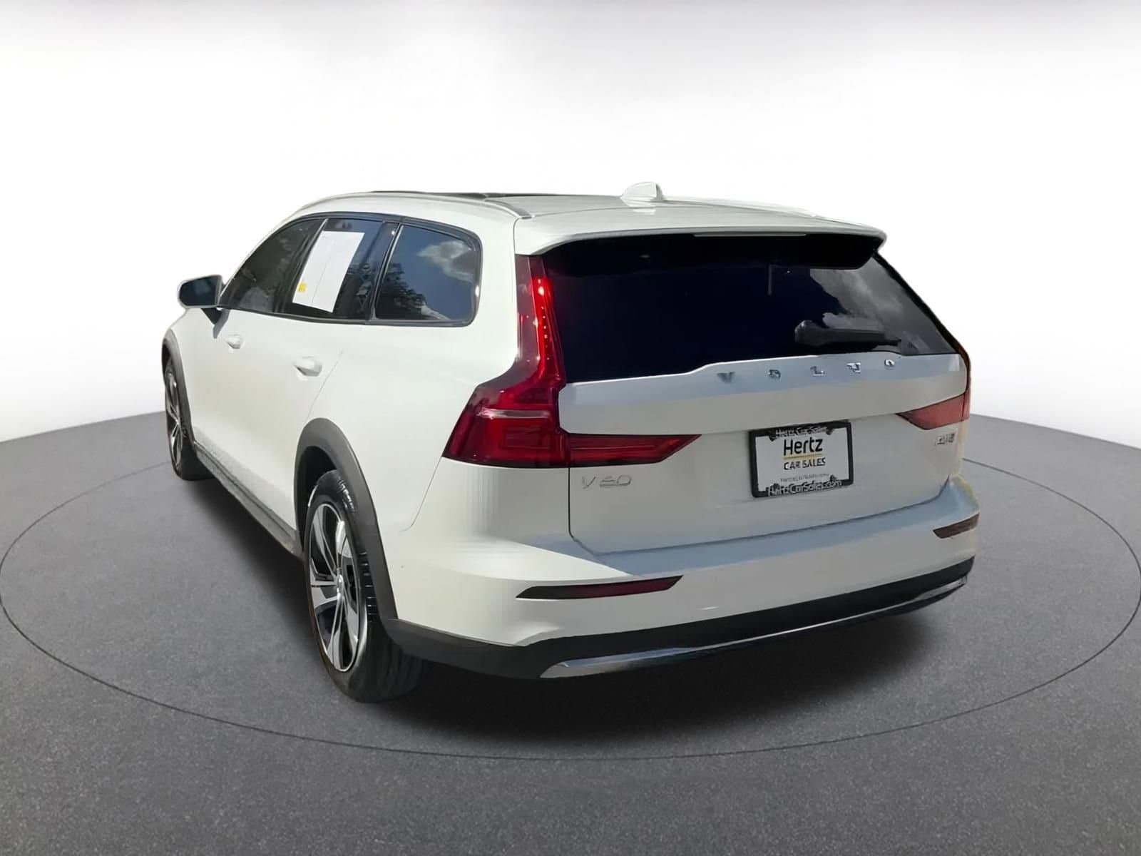 Thumbnail: 2025 Volvo S60 - 10