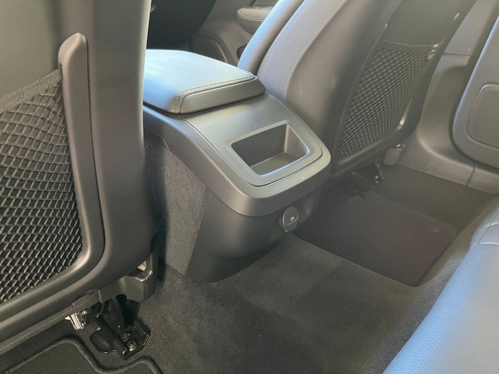 Thumbnail: 2025 Volvo S60 - 24