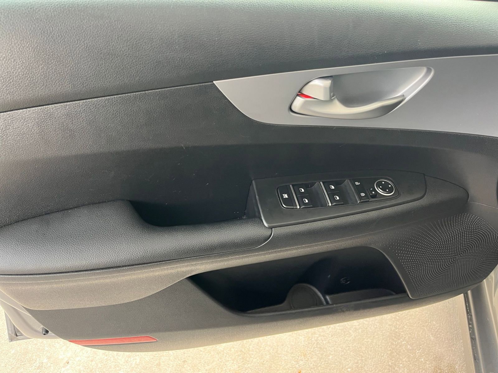 Thumbnail: 2024 Kia Forte - 18