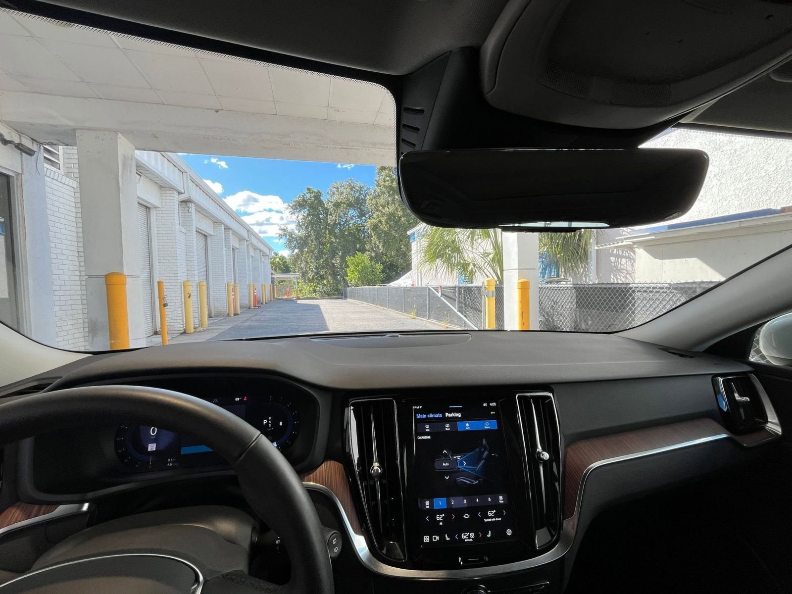 Thumbnail: 2025 Volvo S60 - 33