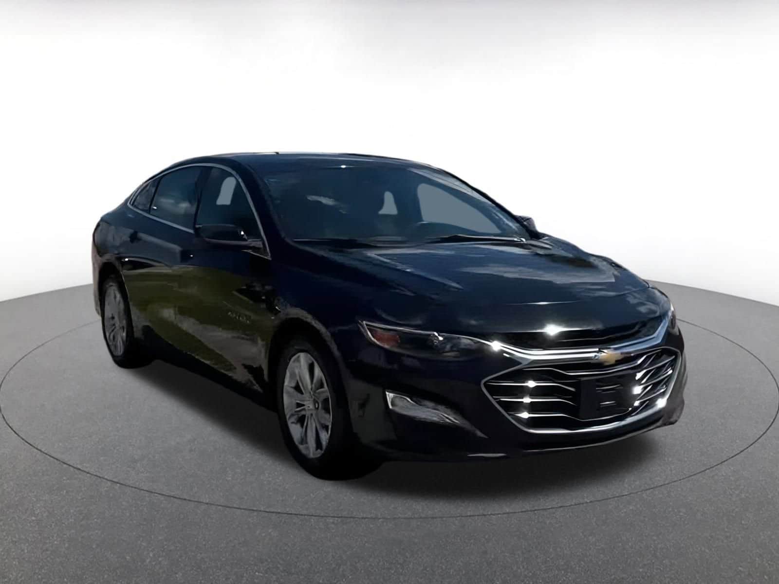 Thumbnail: 2023 Chevrolet Malibu - 3