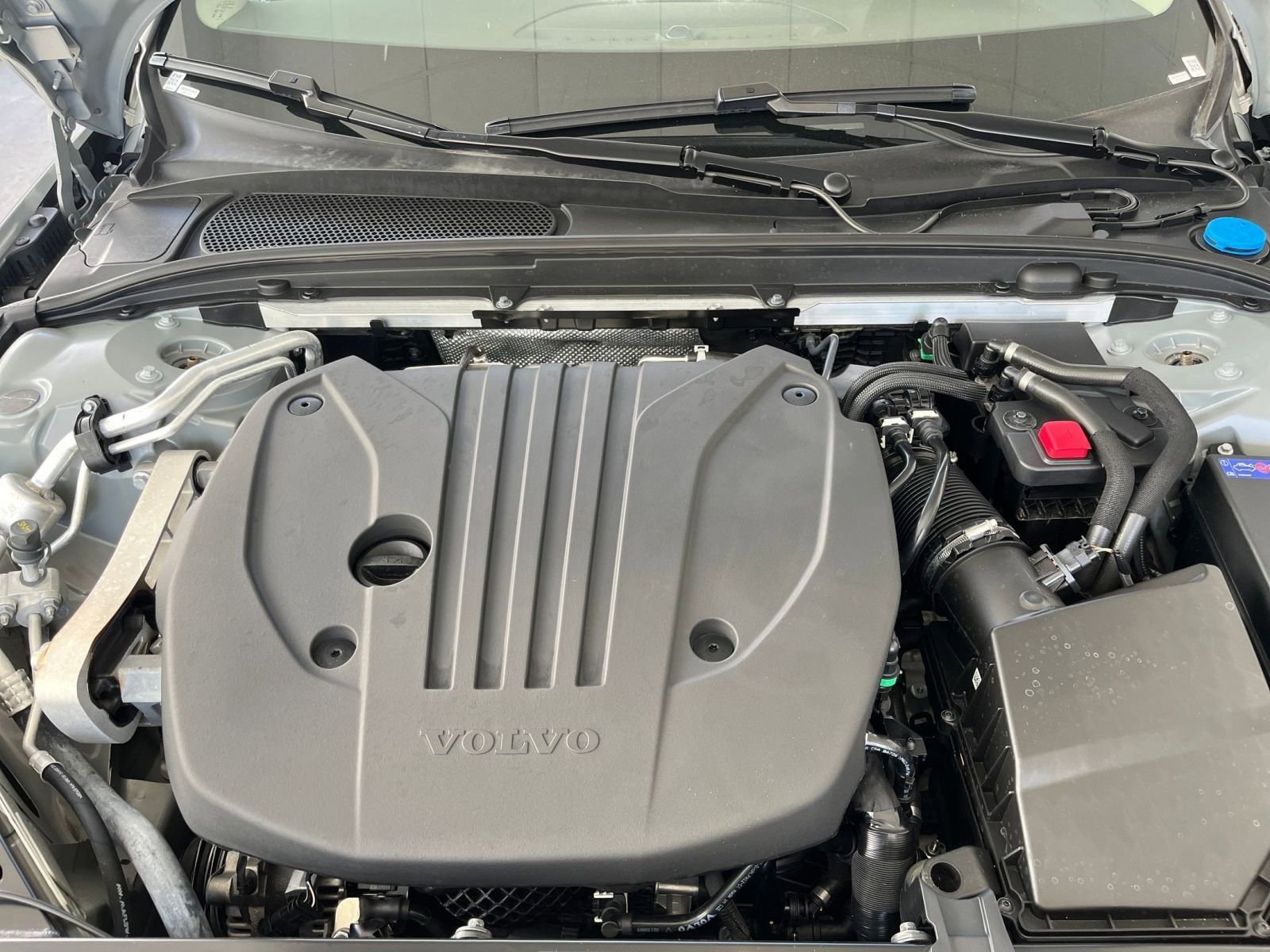 Thumbnail: 2025 Volvo S60 - 32