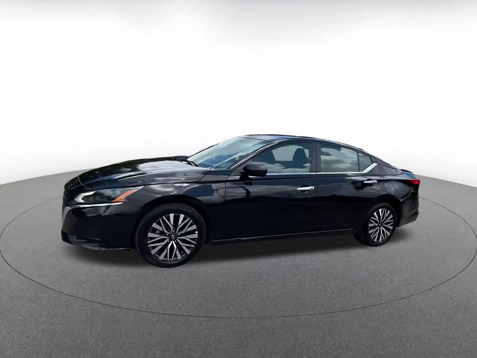 Thumbnail: 2025 Nissan Altima - 8