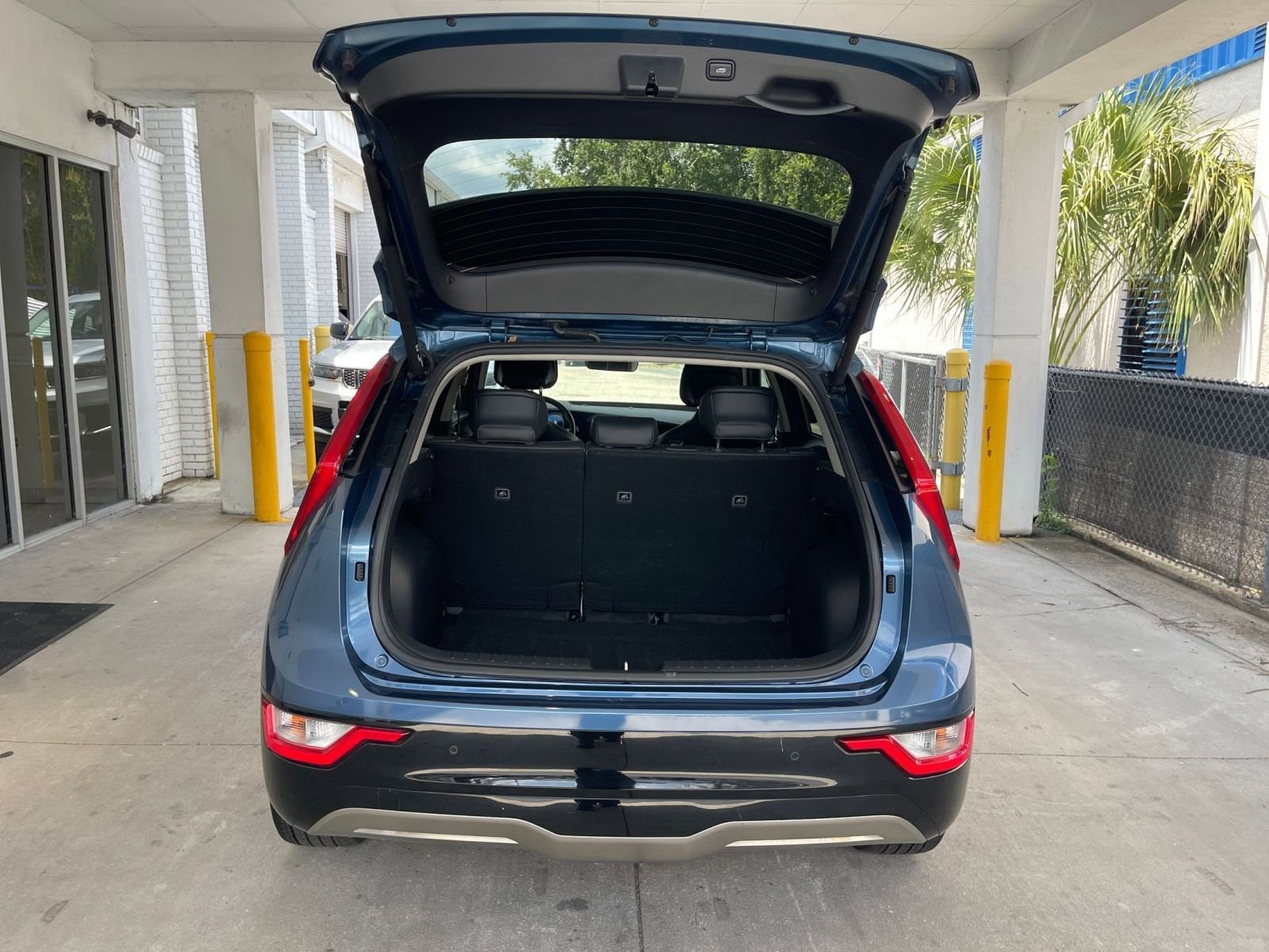 Thumbnail: 2023 Kia Niro - 35