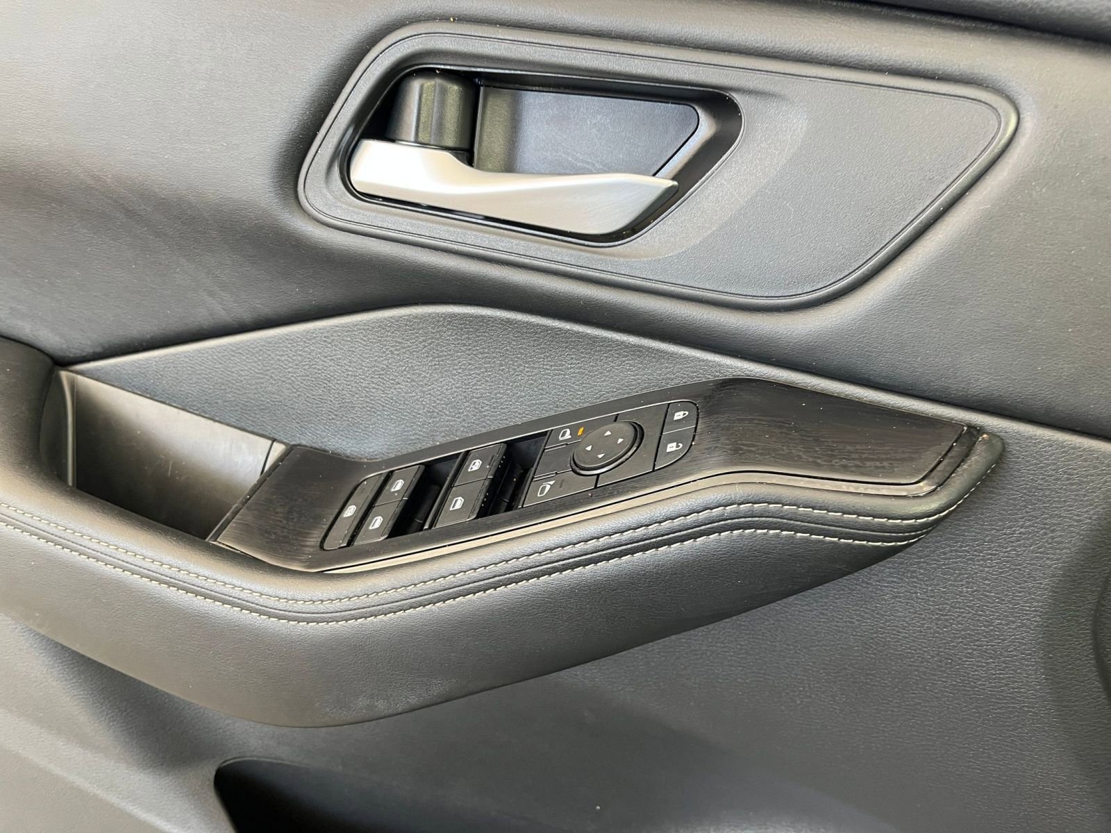 Thumbnail: 2025 Nissan Rogue - 18