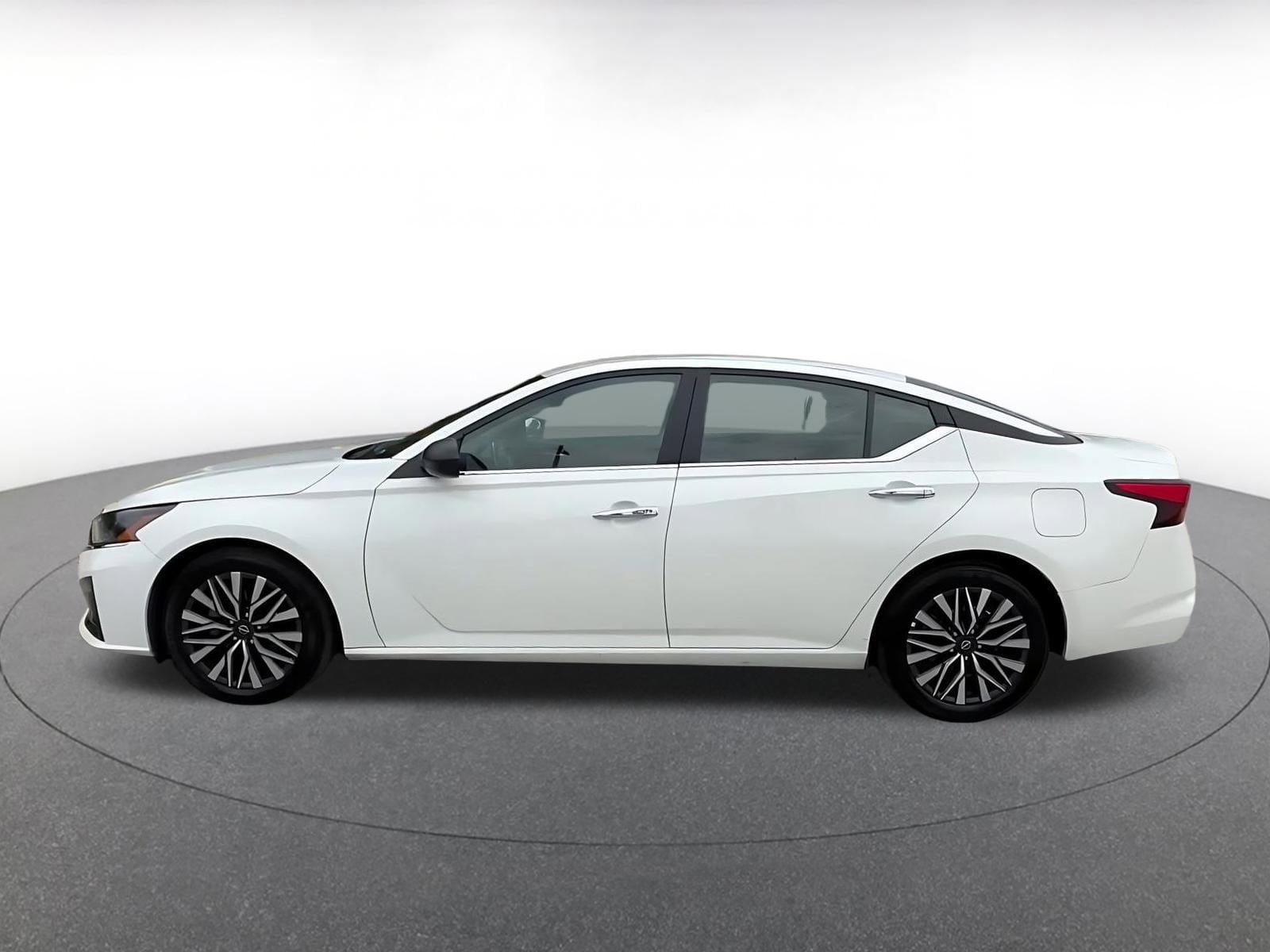Thumbnail: 2025 Nissan Altima - 9