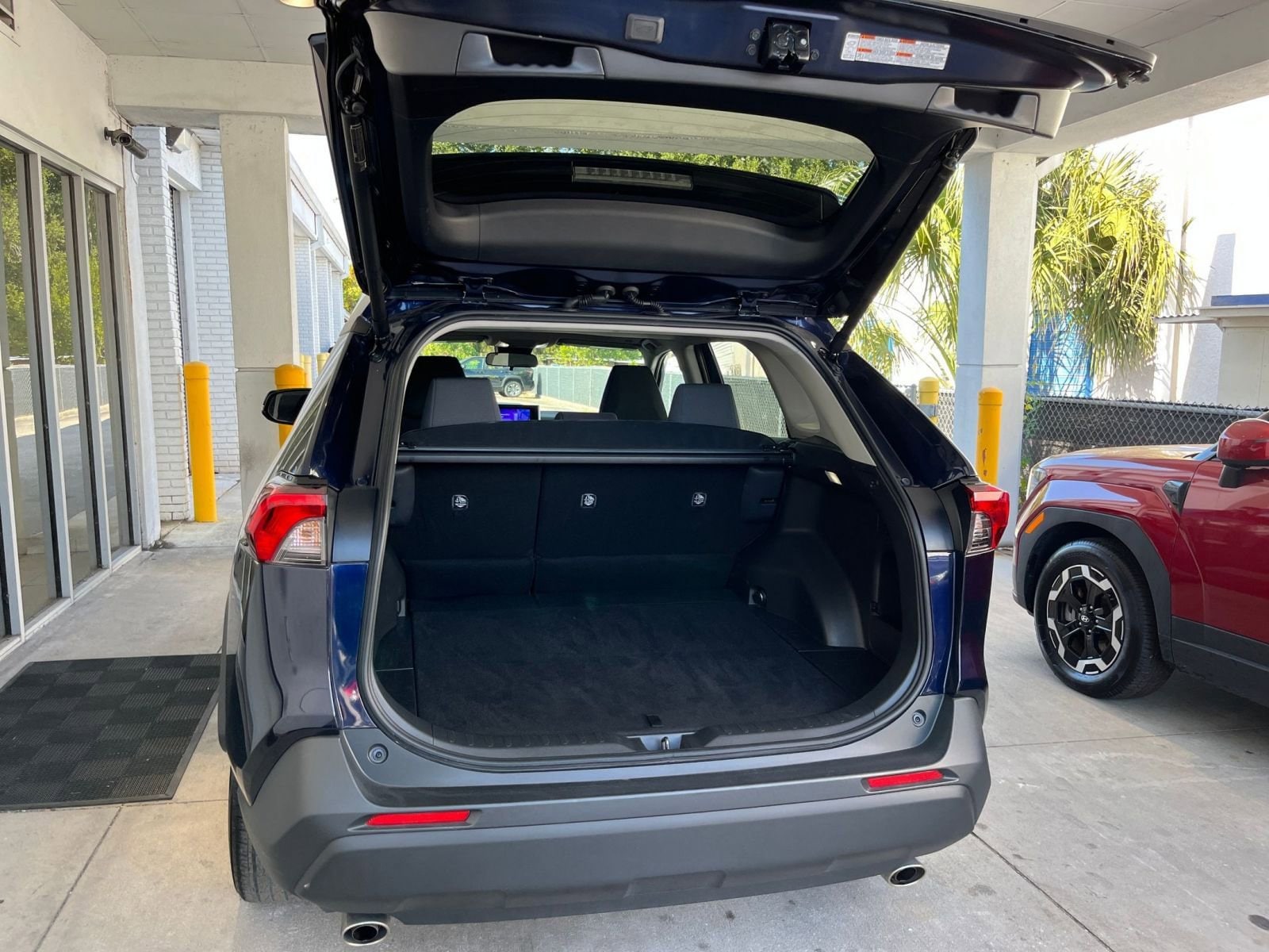 Thumbnail: 2025 Toyota RAV4 - 31