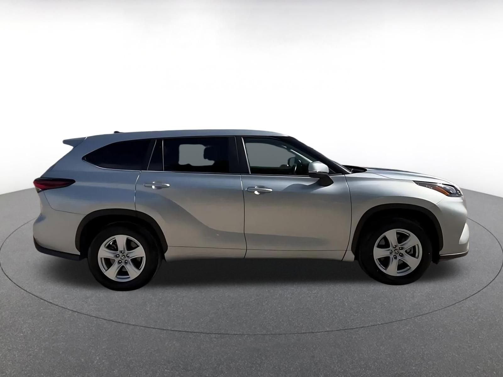 Thumbnail: 2025 Toyota Highlander - 15