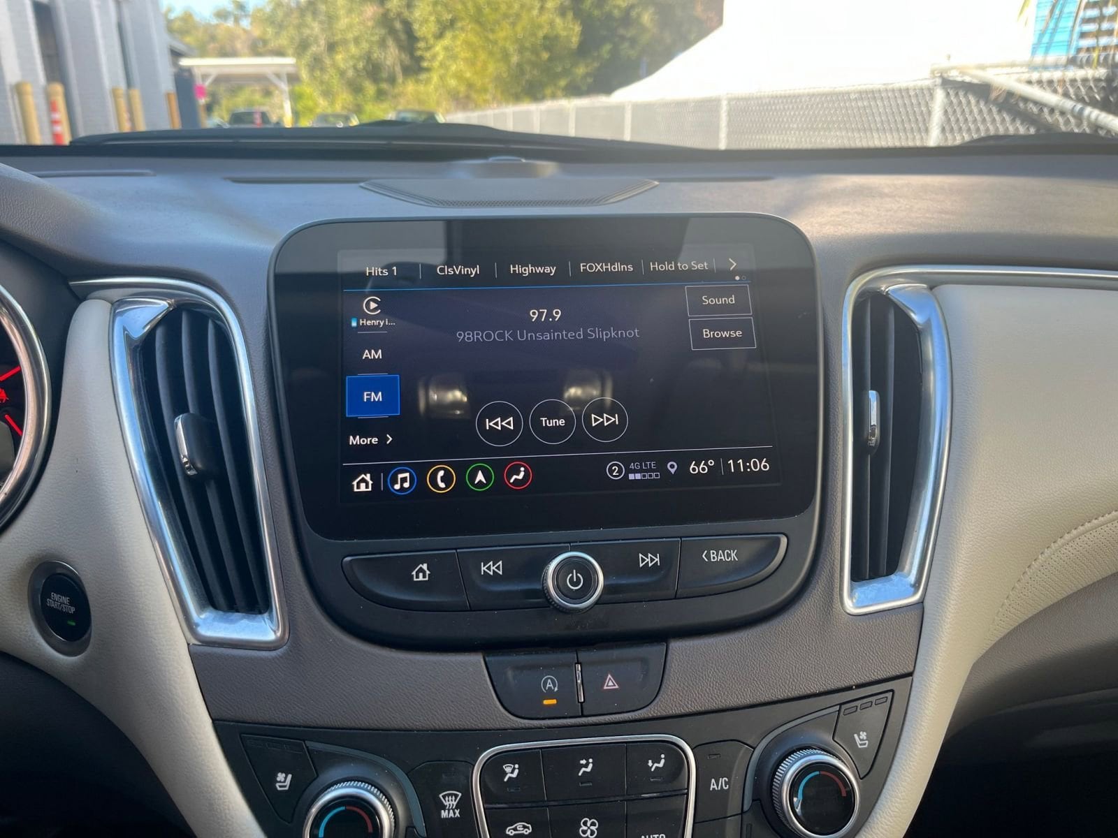 Thumbnail: 2024 Chevrolet Malibu - 21