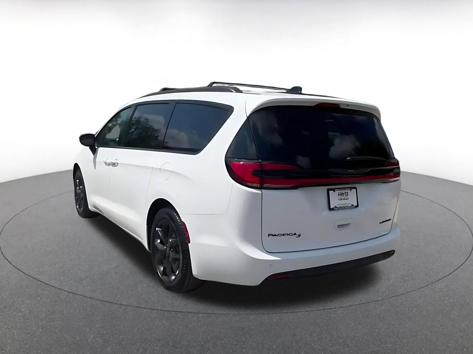 Thumbnail: 2025 Chrysler Pacifica - 11