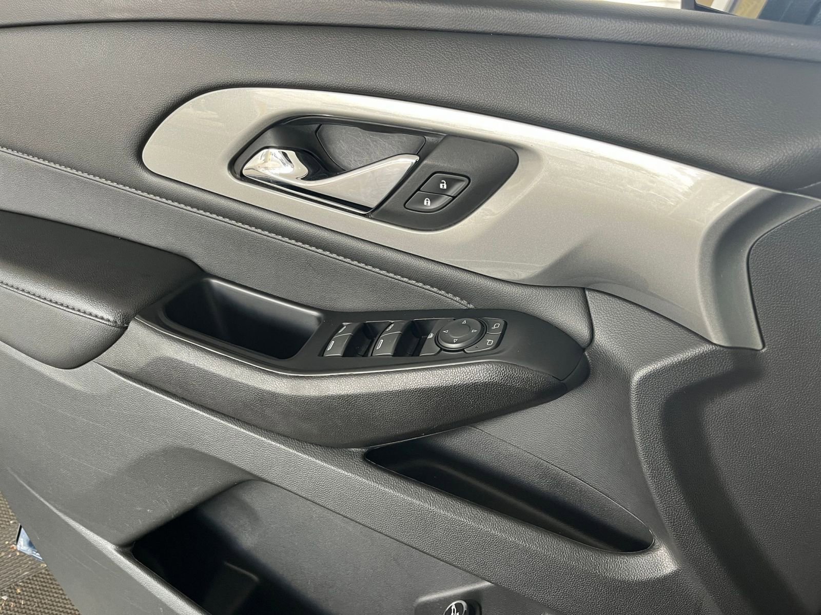 Thumbnail: 2023 Chevrolet Traverse - 20