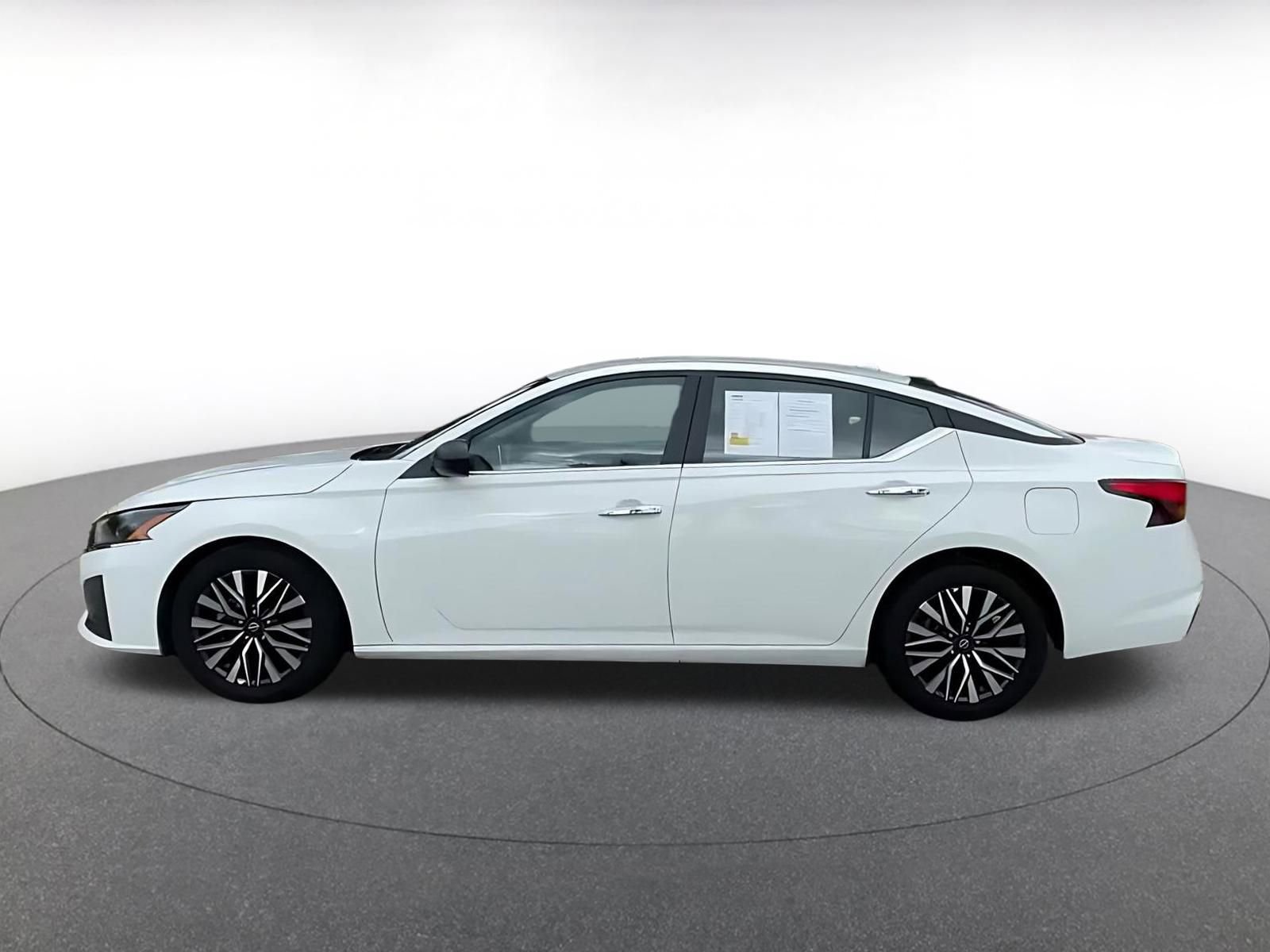 Thumbnail: 2025 Nissan Altima - 9