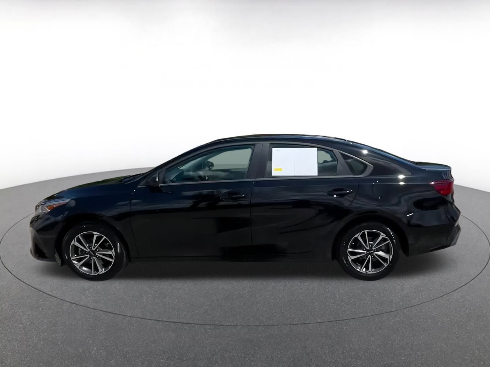 Thumbnail: 2024 Kia Forte - 7