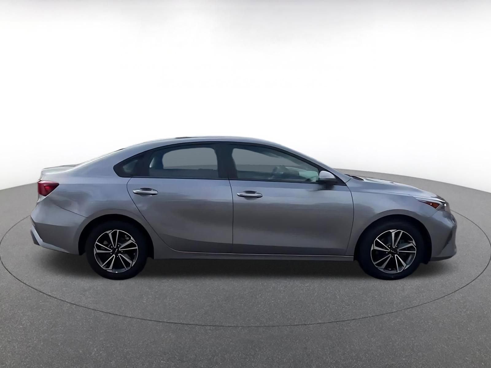 Thumbnail: 2024 Kia Forte - 16