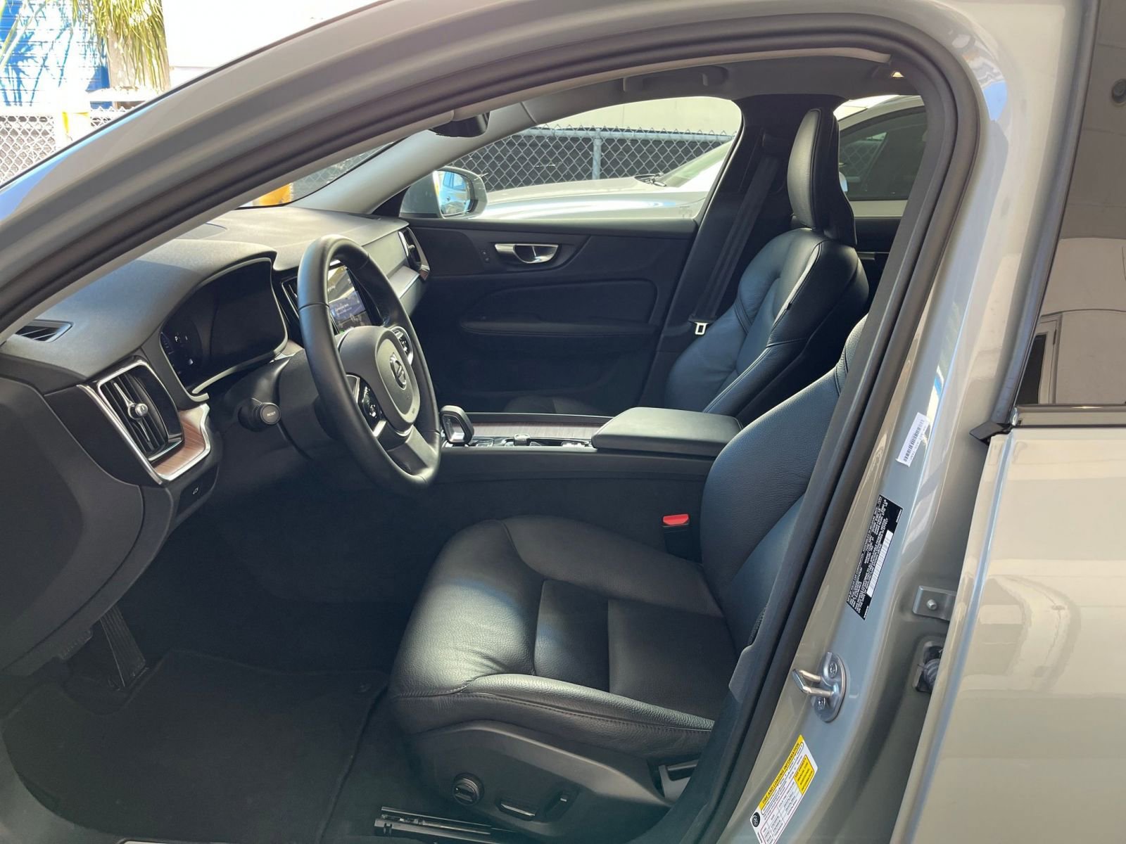 Thumbnail: 2025 Volvo S60 - 27