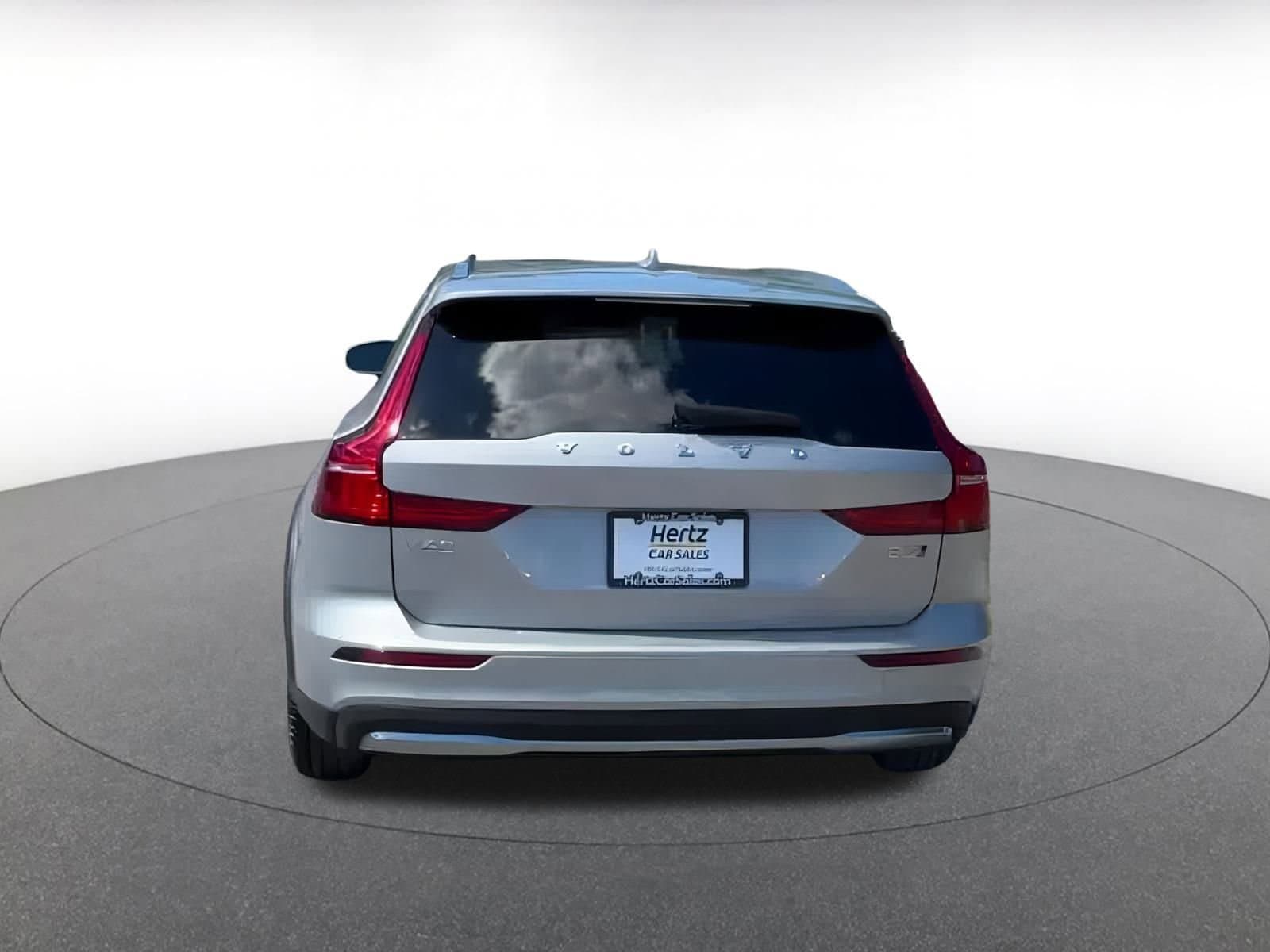 Thumbnail: 2025 Volvo S60 - 12