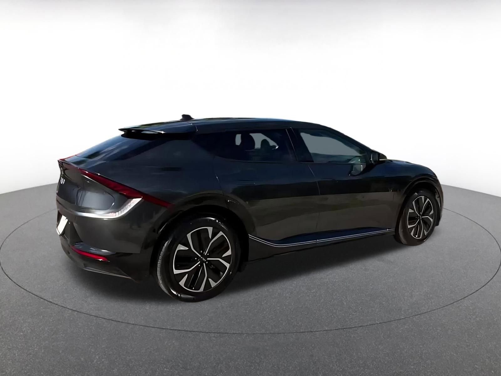 Thumbnail: 2023 Kia EV6 - 14