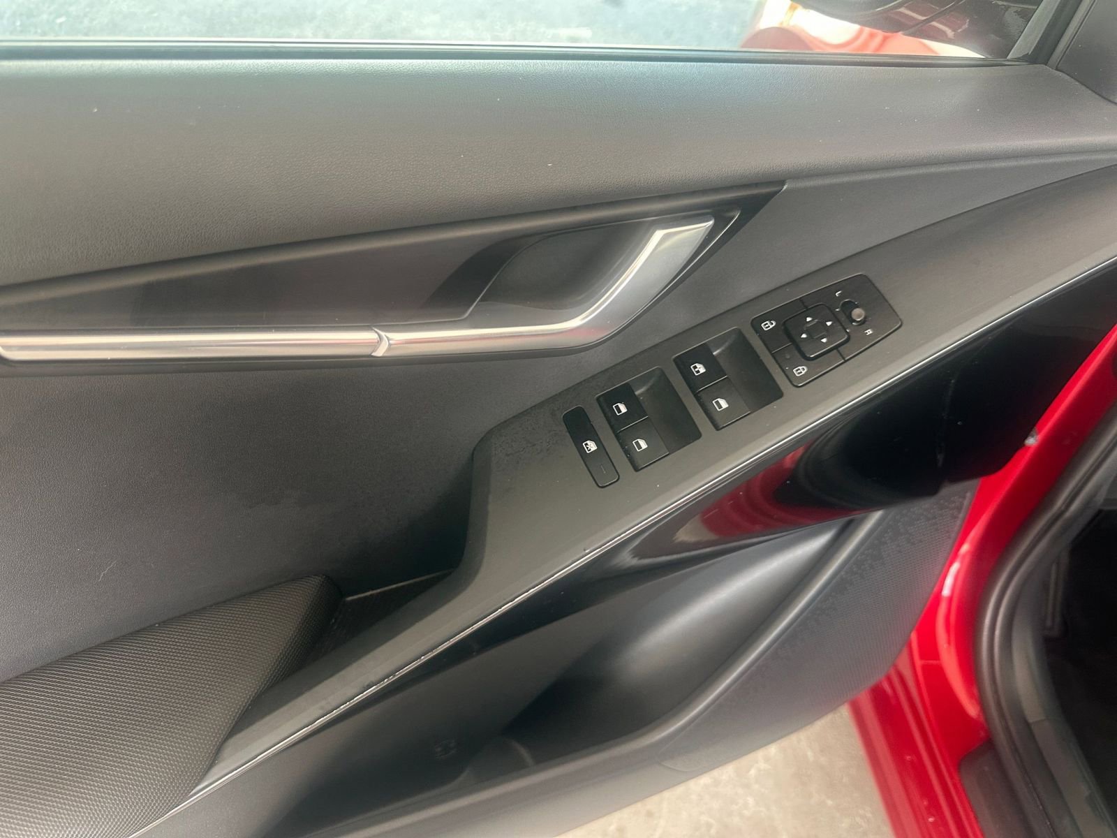 Thumbnail: 2023 Kia Niro - 26