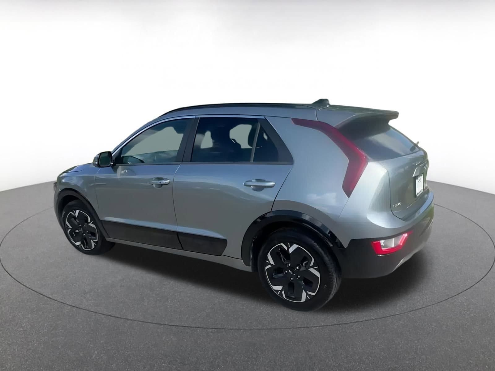 Thumbnail: 2023 Kia Niro - 10
