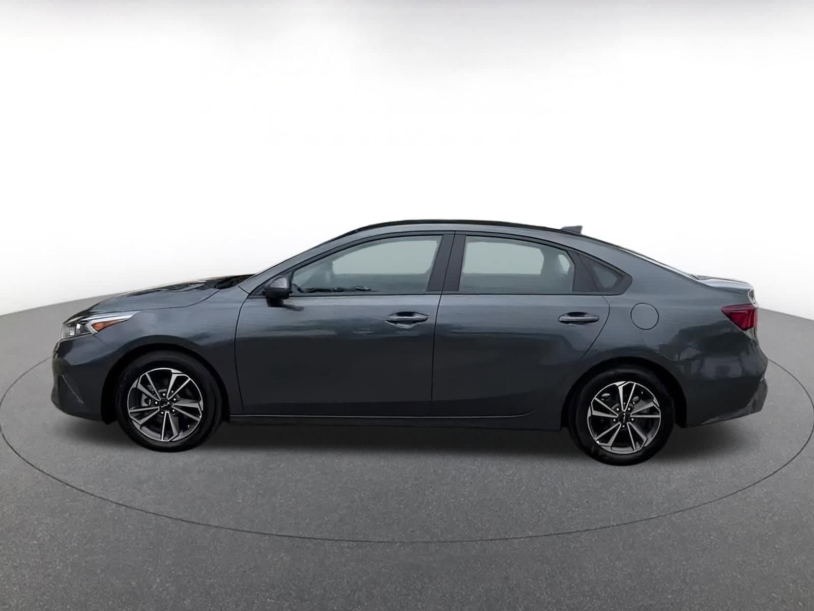 Thumbnail: 2023 Kia Forte - 8